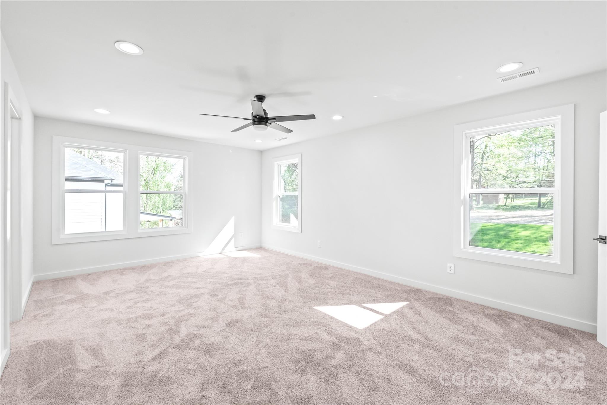 8329 Tuckalake Road Charlotte, NC 28215 - Photo 17 of 33 Gallery Image 17