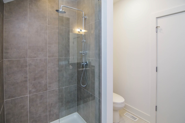 43 Windward Way Ottawa, IL 61350 - Photo 12 of 25 a bathroom with a granite countertop toilet and a shower