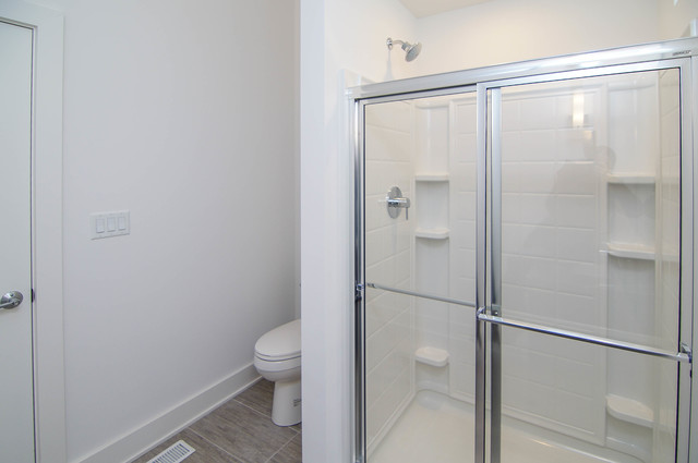 43 Windward Way Ottawa, IL 61350 - Photo 15 of 25 a bathroom that has a glass shower door