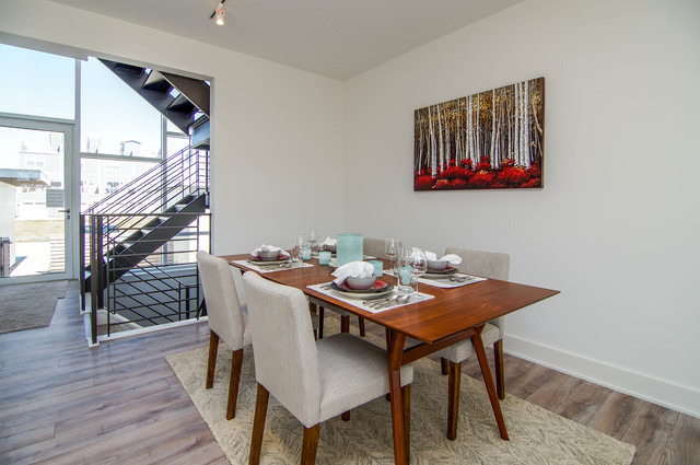43 Windward Way Ottawa, IL 61350 - Photo 4 of 25 a view of a dining room with furniture wooden floor and a potted plant