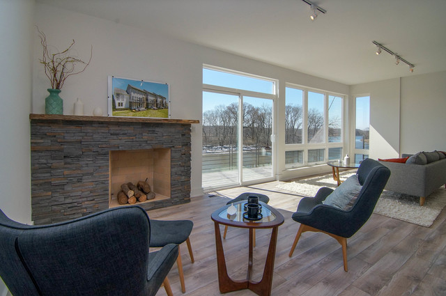 43 Windward Way Ottawa, IL 61350 - Photo 5 of 25 a living room with furniture and a fireplace