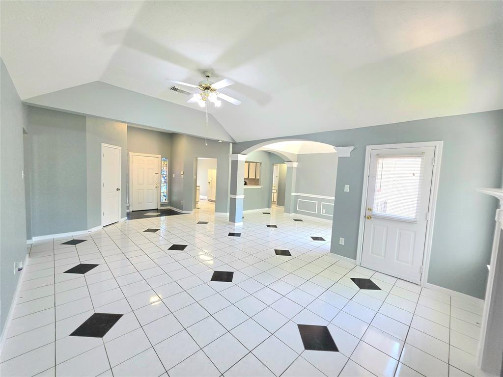 13618 Sablegrove Lane Houston, TX 77014 - Photo 11 of 30 a large white room with mirror