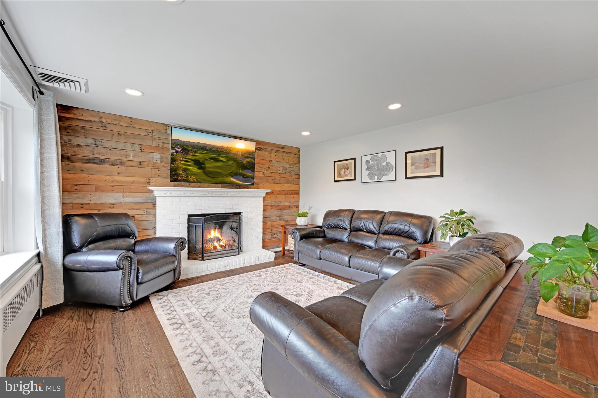 112 Whitney Road Lancaster, PA 17603 - Photo 3 of 33 Living Room
