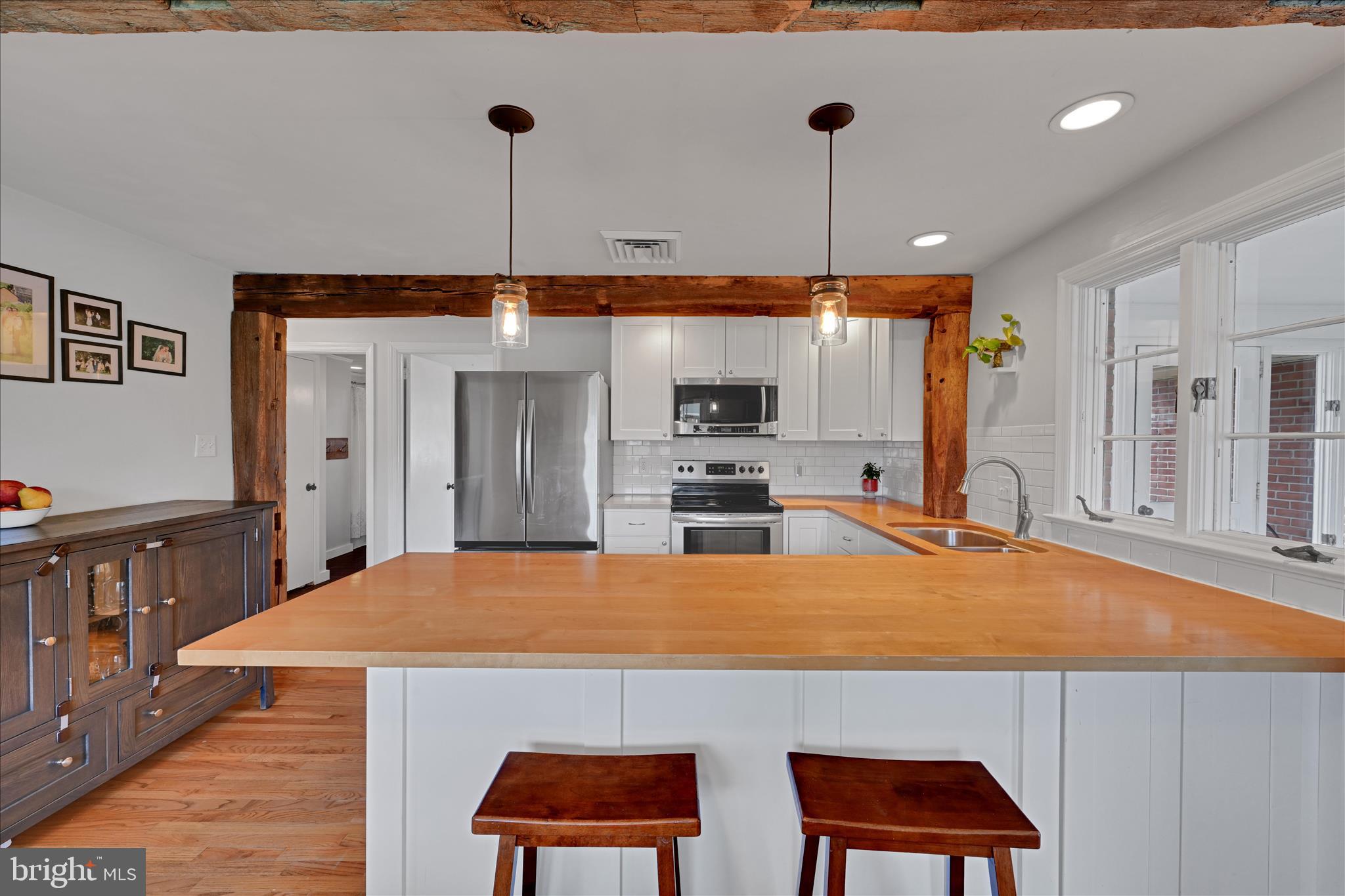 112 Whitney Road Lancaster, PA 17603 - Photo 7 of 33 Breakfast Bar