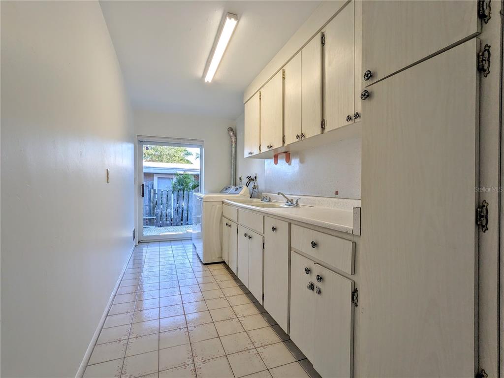 5456 Azure Way Sarasota, FL 34242 - Photo 28 of 44