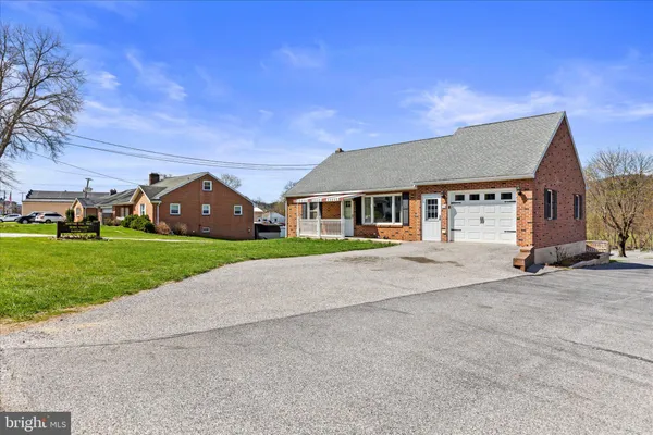 $324,900 | 113 Church Street, Seven Valleys, PA 17360