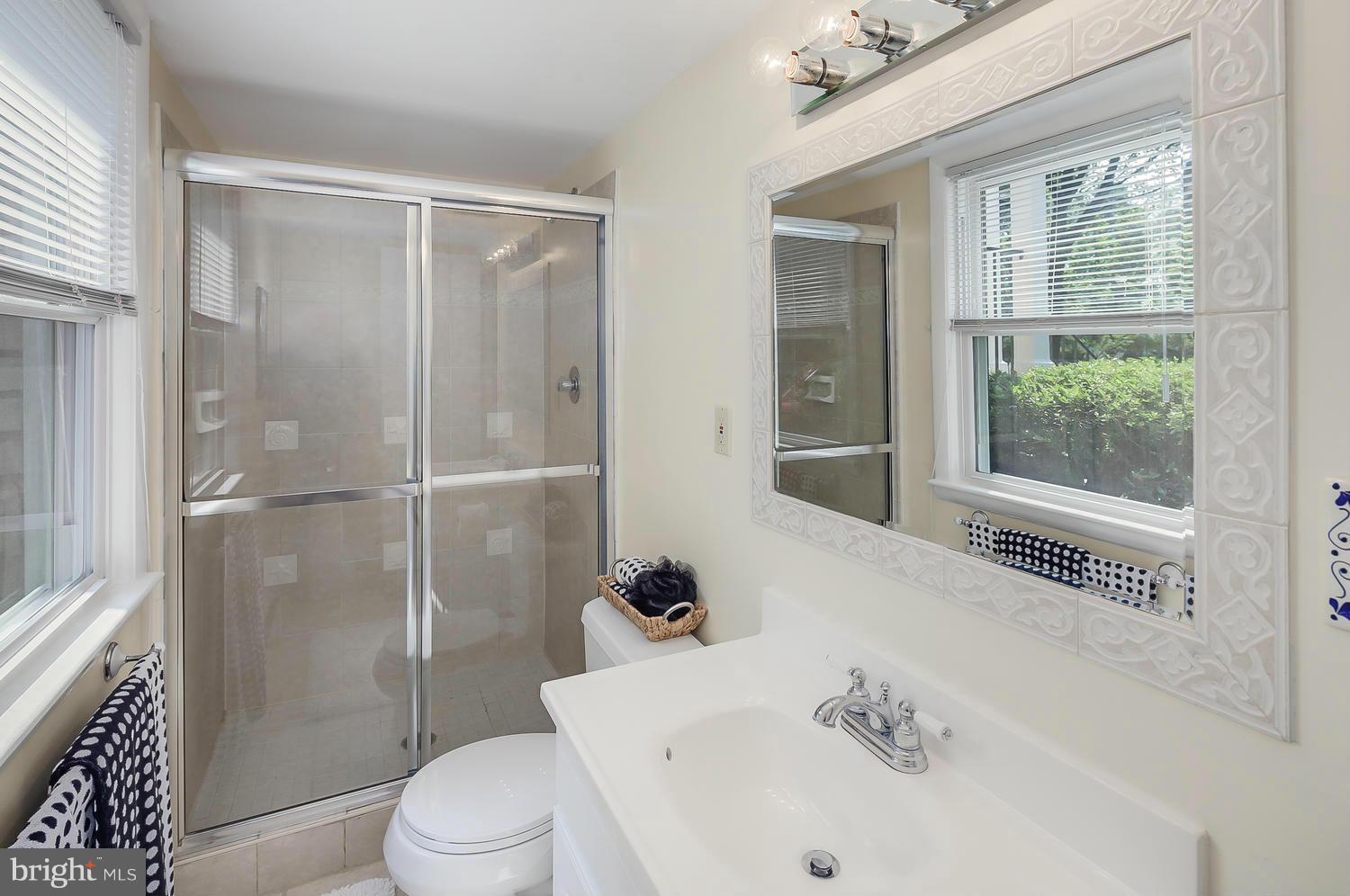 3018 Hunt Road Oakton, VA 22124 - Photo 22 of 28 Bath