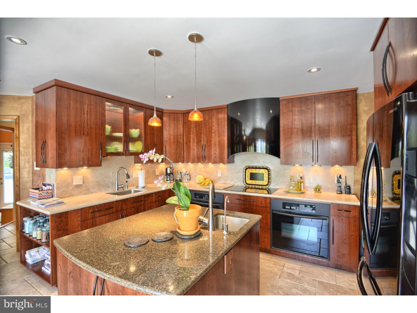 227 Chapel Hill Road Reading, PA 19608 - Photo 4 of 25