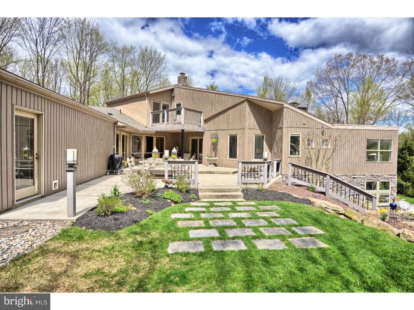 227 Chapel Hill Road Reading, PA 19608 - Photo 5 of 25