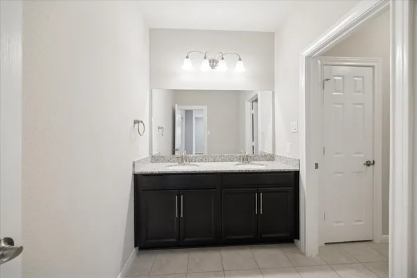 an empty room with wooden floor and ceiling fan