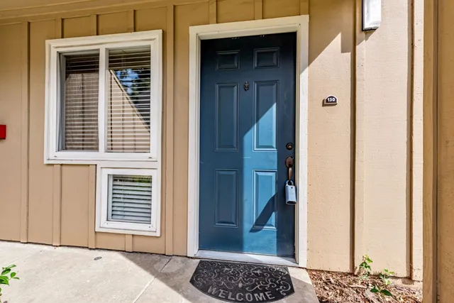 a view of entryway of house