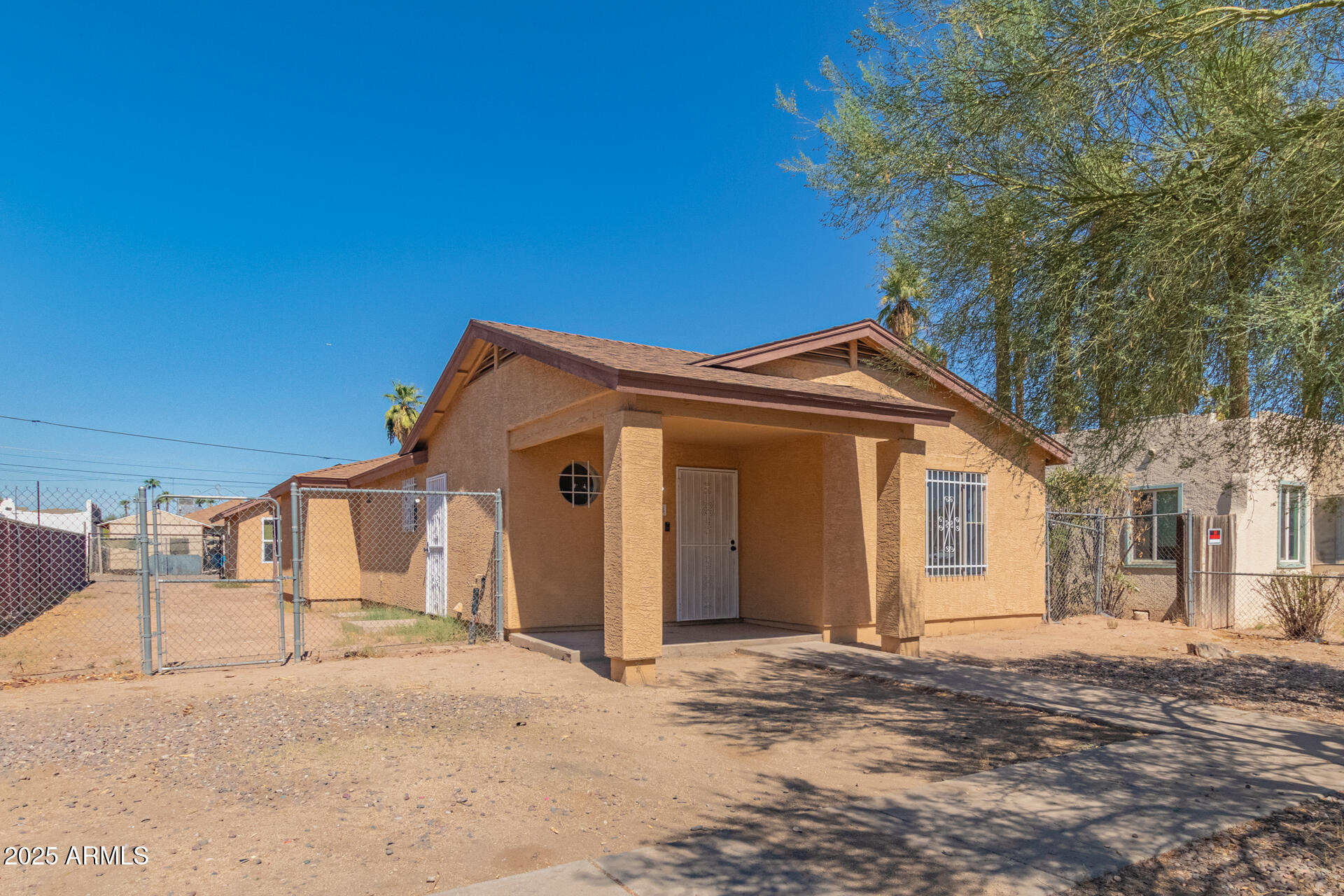 2118 West Adams Street Phoenix, AZ 85009 - Photo 4 of 48 a view of a house with a snow in the yard