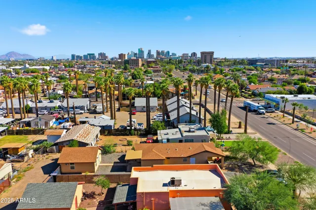 a picture of city view