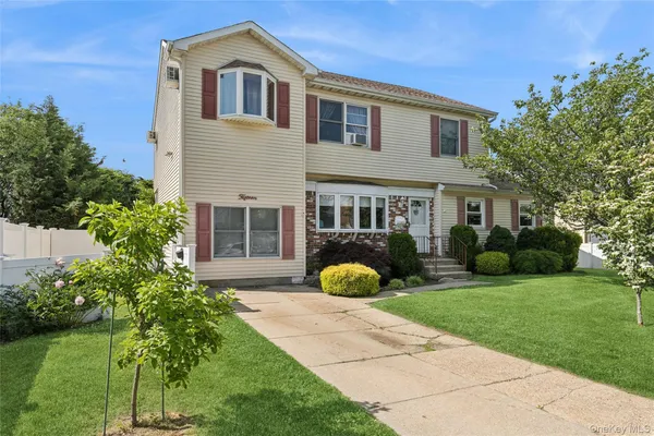 $769,990 | 15 Willard Avenue, Farmingdale, NY 11735