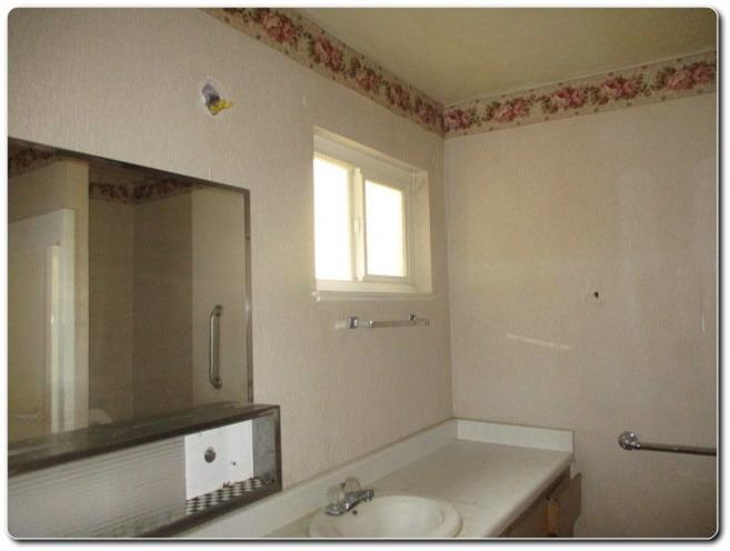 40367 Redbud Drive Oakhurst, CA 93644 - Photo 11 of 15 a bathroom with a bathtub and shower