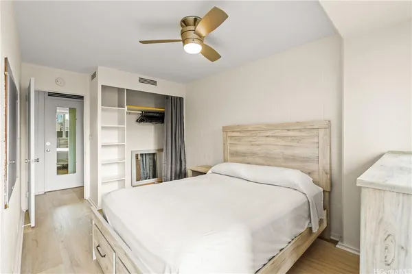$2,200 | 445 Kaiolu Street, Unit 905, Honolulu, HI 96815