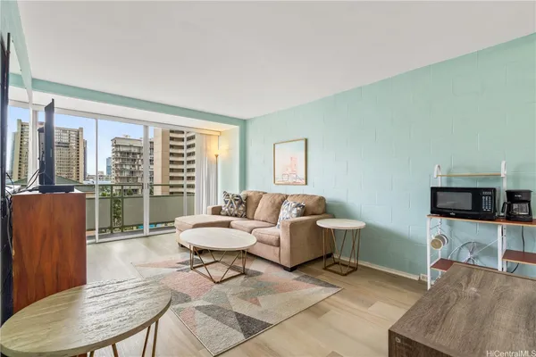 $2,200 | 445 Kaiolu Street, Unit 905, Honolulu, HI 96815