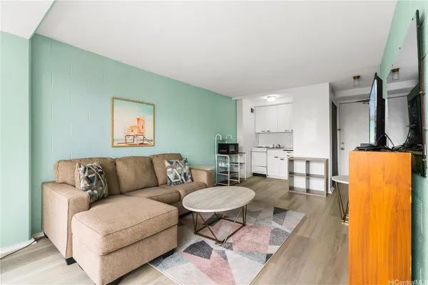 $2,200 | 445 Kaiolu Street, Unit 905, Honolulu, HI 96815