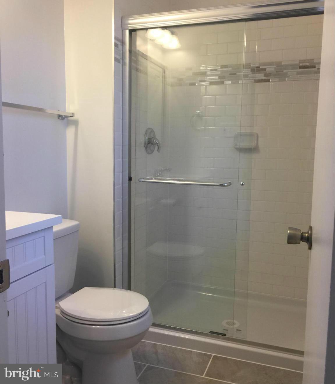 13533 Delaney Road Woodbridge, VA 22193 - Photo 11 of 21 MASTER BEDROOM FULL BATH