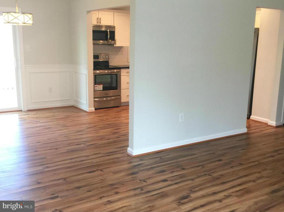 13533 Delaney Road Woodbridge, VA 22193 - Photo 4 of 21 OPEN UPPER LEVEL HALL WAY TO SPACIOUS ROOMS
