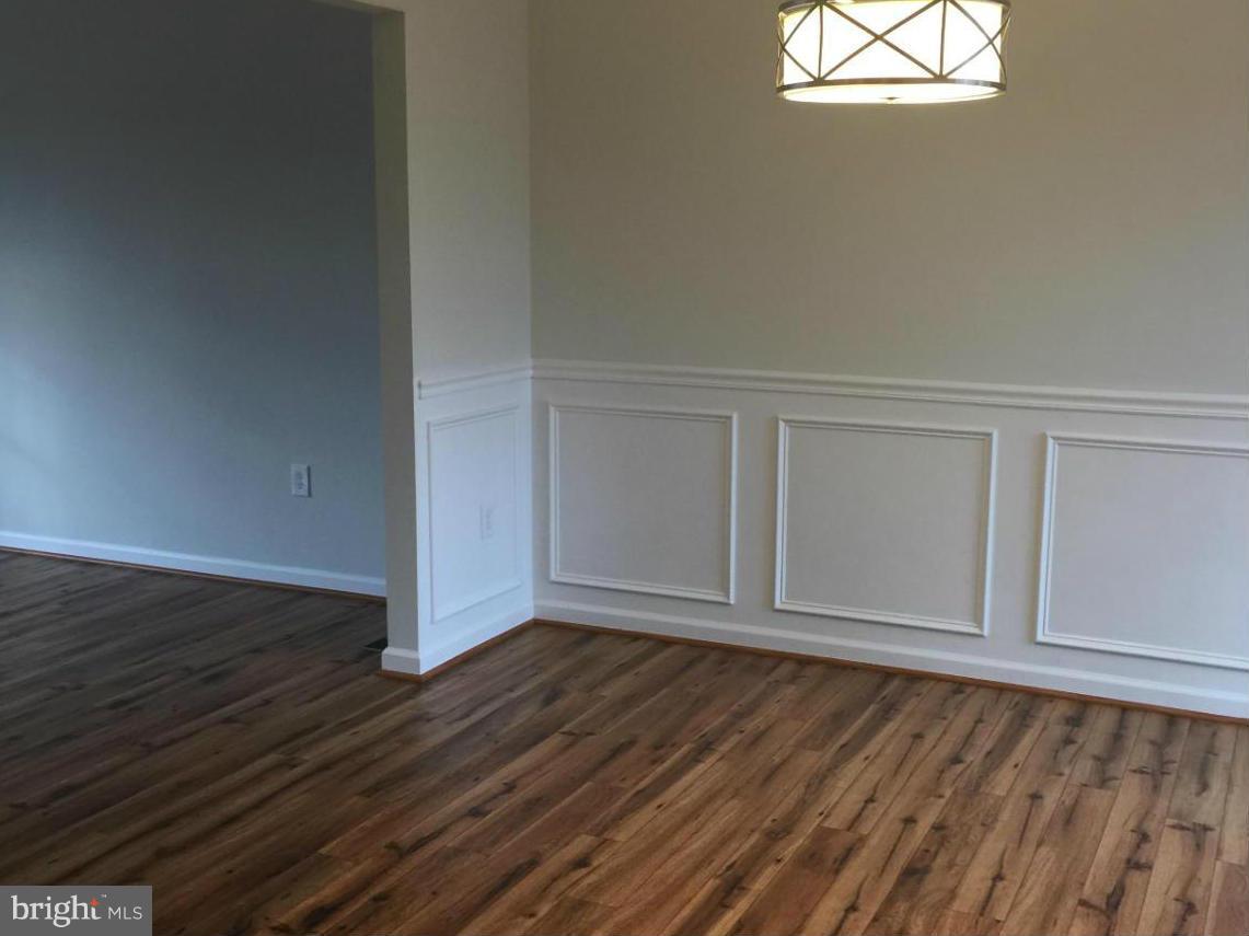 13533 Delaney Road Woodbridge, VA 22193 - Photo 6 of 21 SPACIOUS FORMAL DINING ROOM