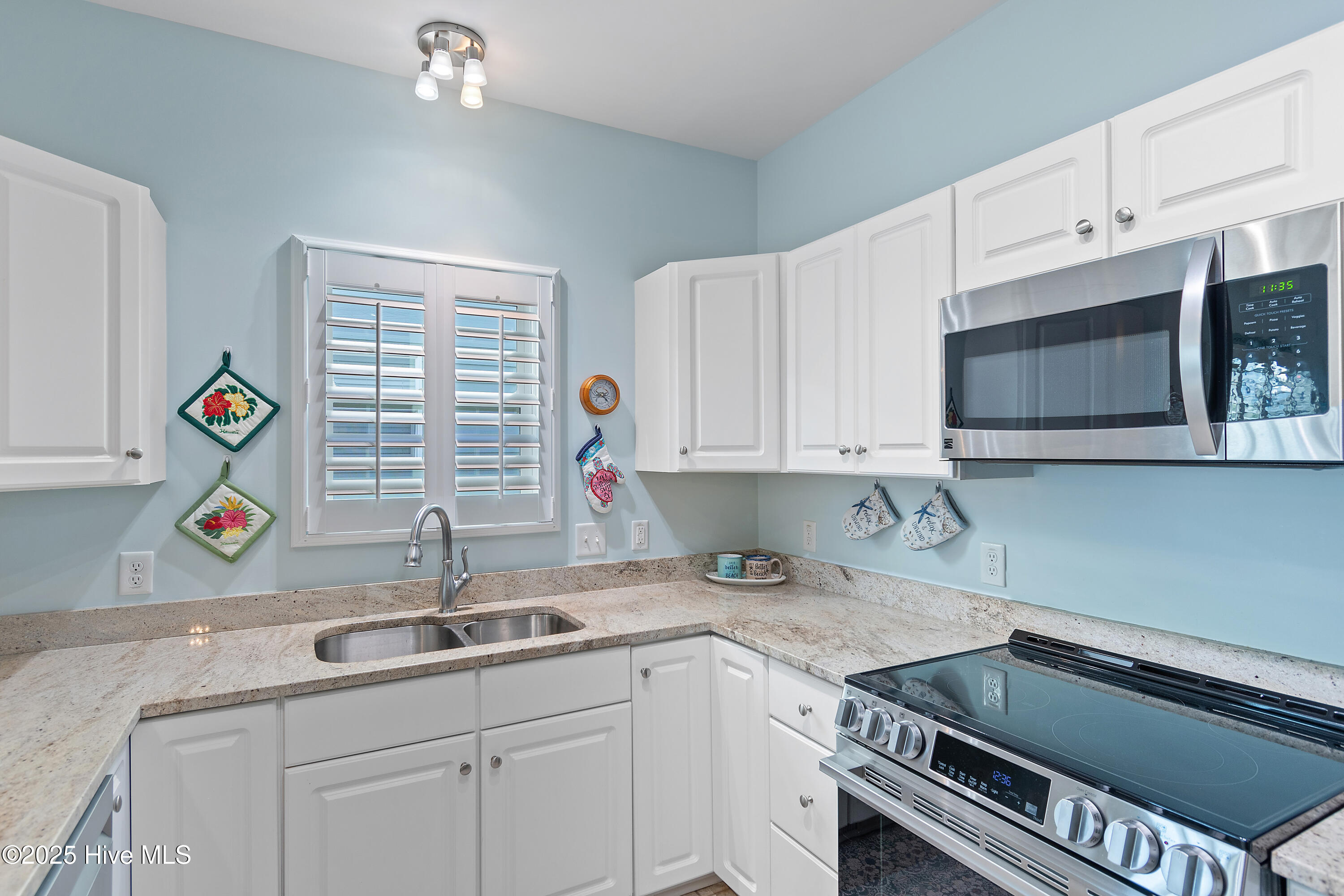 413 27th Street, Unit B Sunset Beach, NC 28468 - Photo 16 of 30 41327thStB - 25_edited