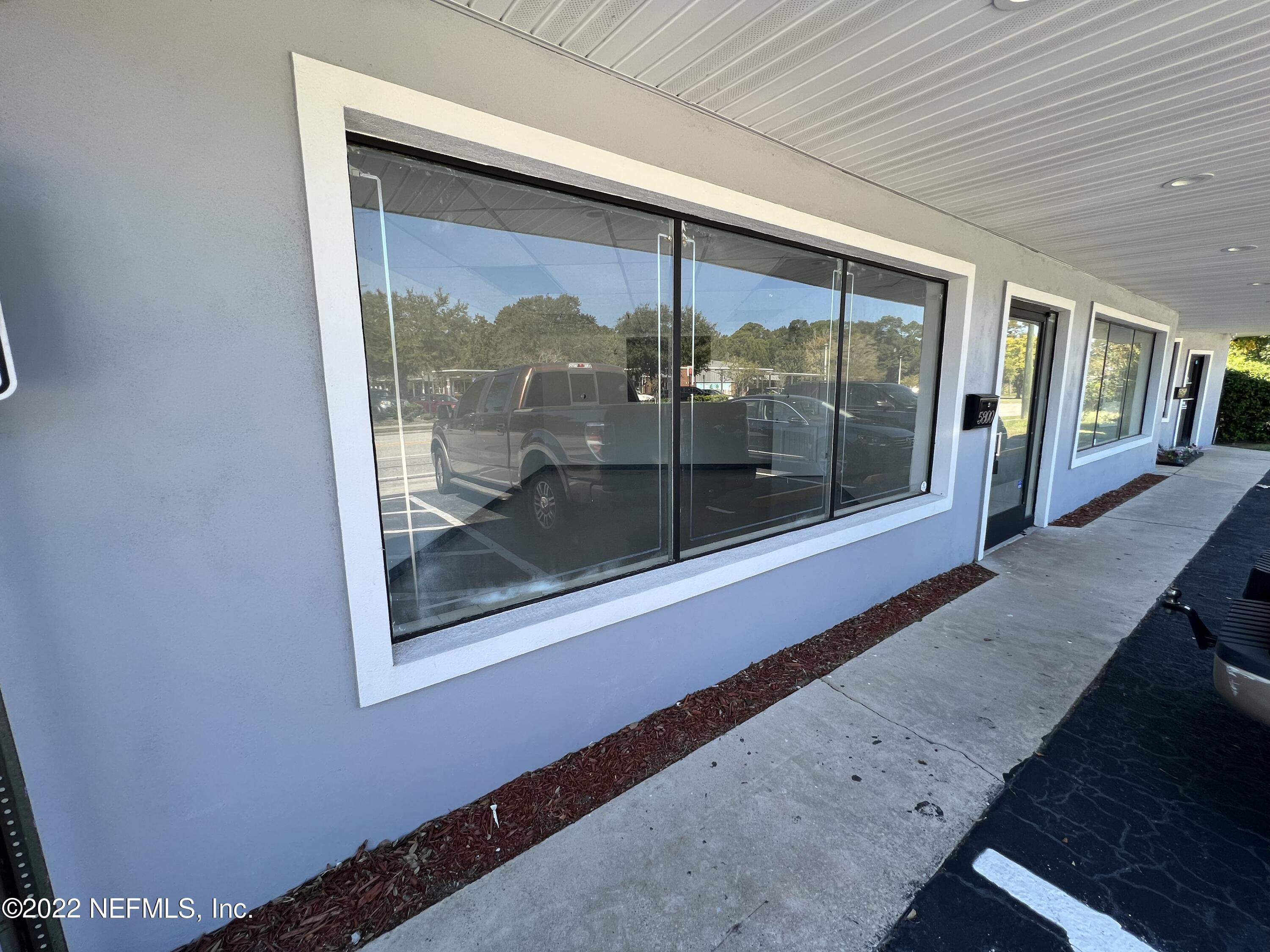 5798 St Augustine Road, Unit 5800 Jacksonville, FL 32207 - Photo 3 of 16 2022-10-07 13.55.12