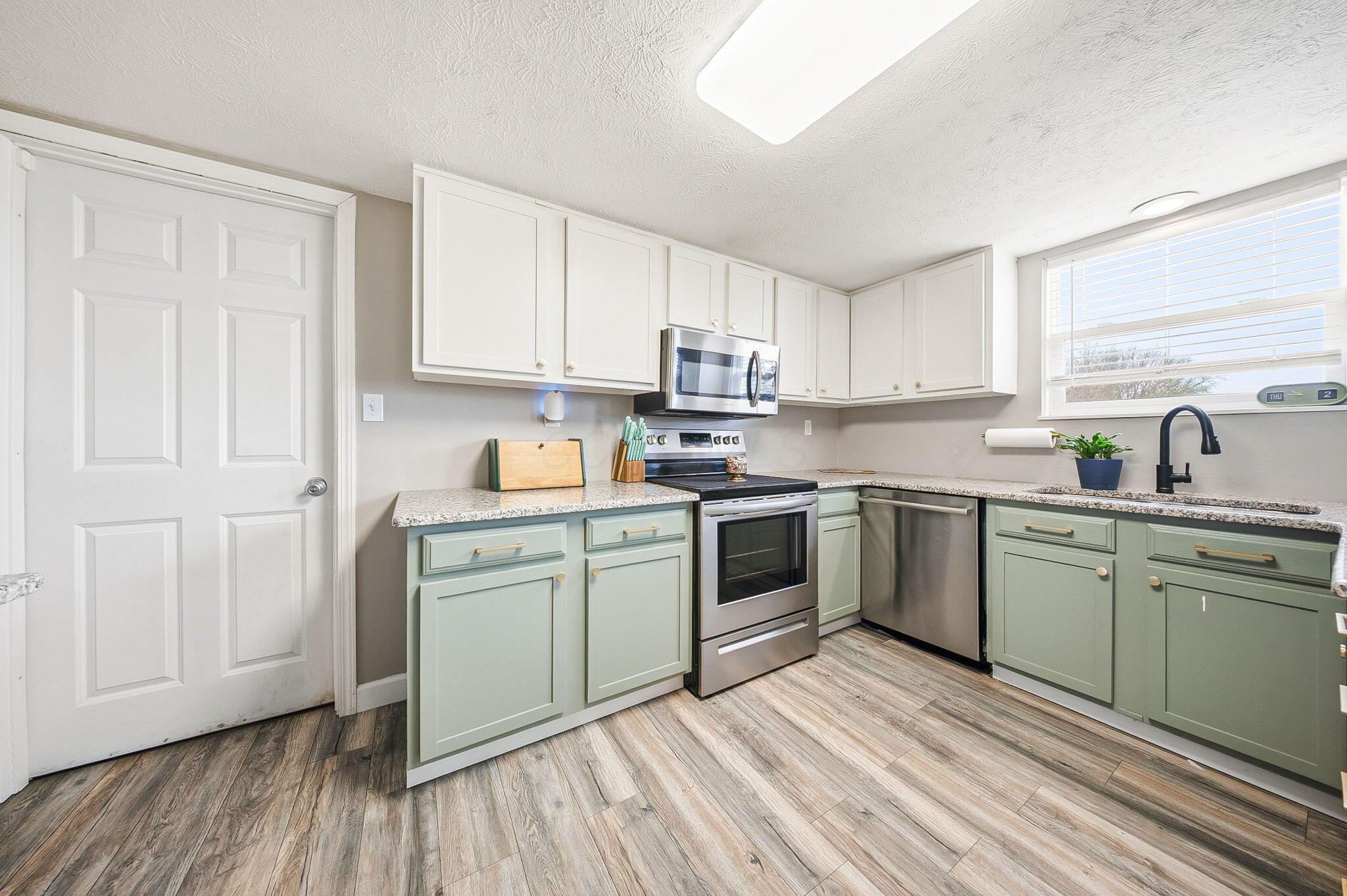 9891 Shepherd Road Lockbourne, OH 43137 - Photo 14 of 57 Kitchen view w/door to attached garage