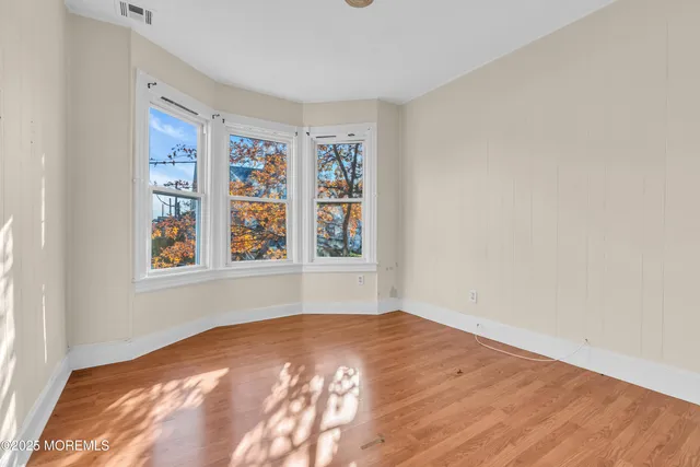 a view of empty room with window