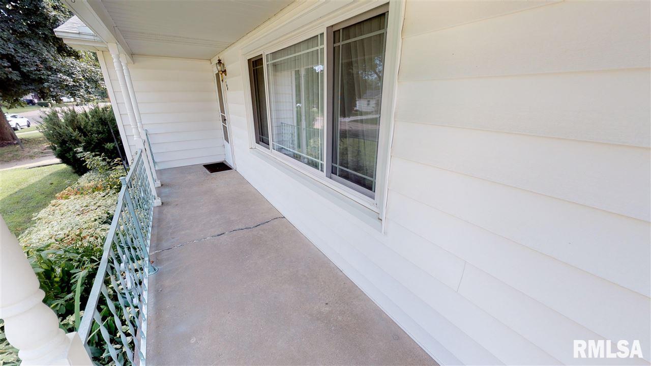 700 Highview Drive Clinton, IA 52732 - Photo 3 of 19 Gallery Image 3