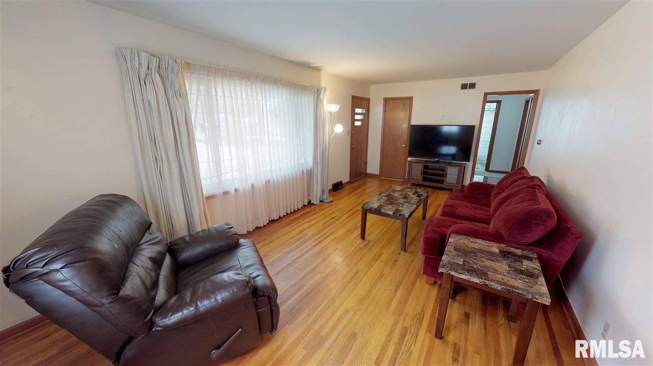 700 Highview Drive Clinton, IA 52732 - Photo 5 of 19 Gallery Image 5