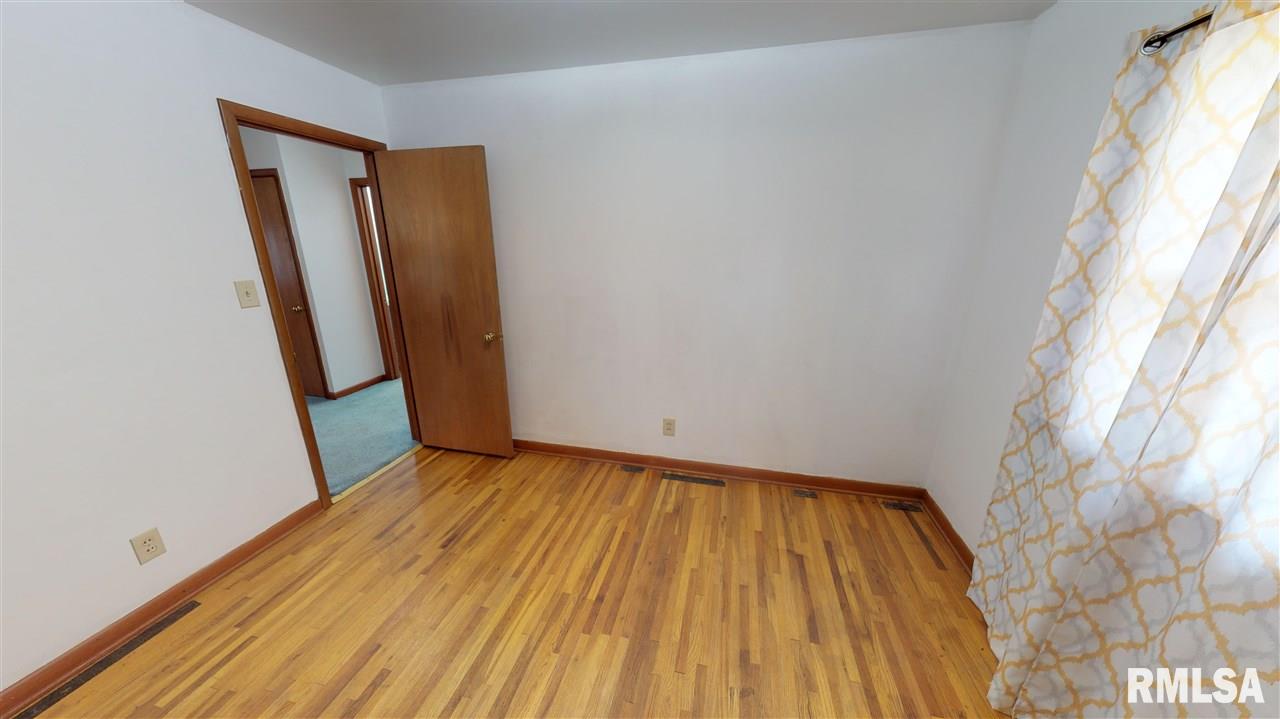 700 Highview Drive Clinton, IA 52732 - Photo 8 of 19 Gallery Image 8