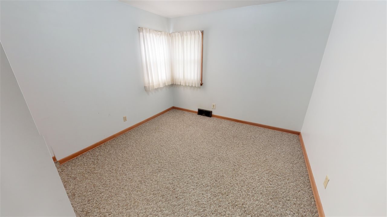 700 Highview Drive Clinton, IA 52732 - Photo 9 of 19 Gallery Image 9