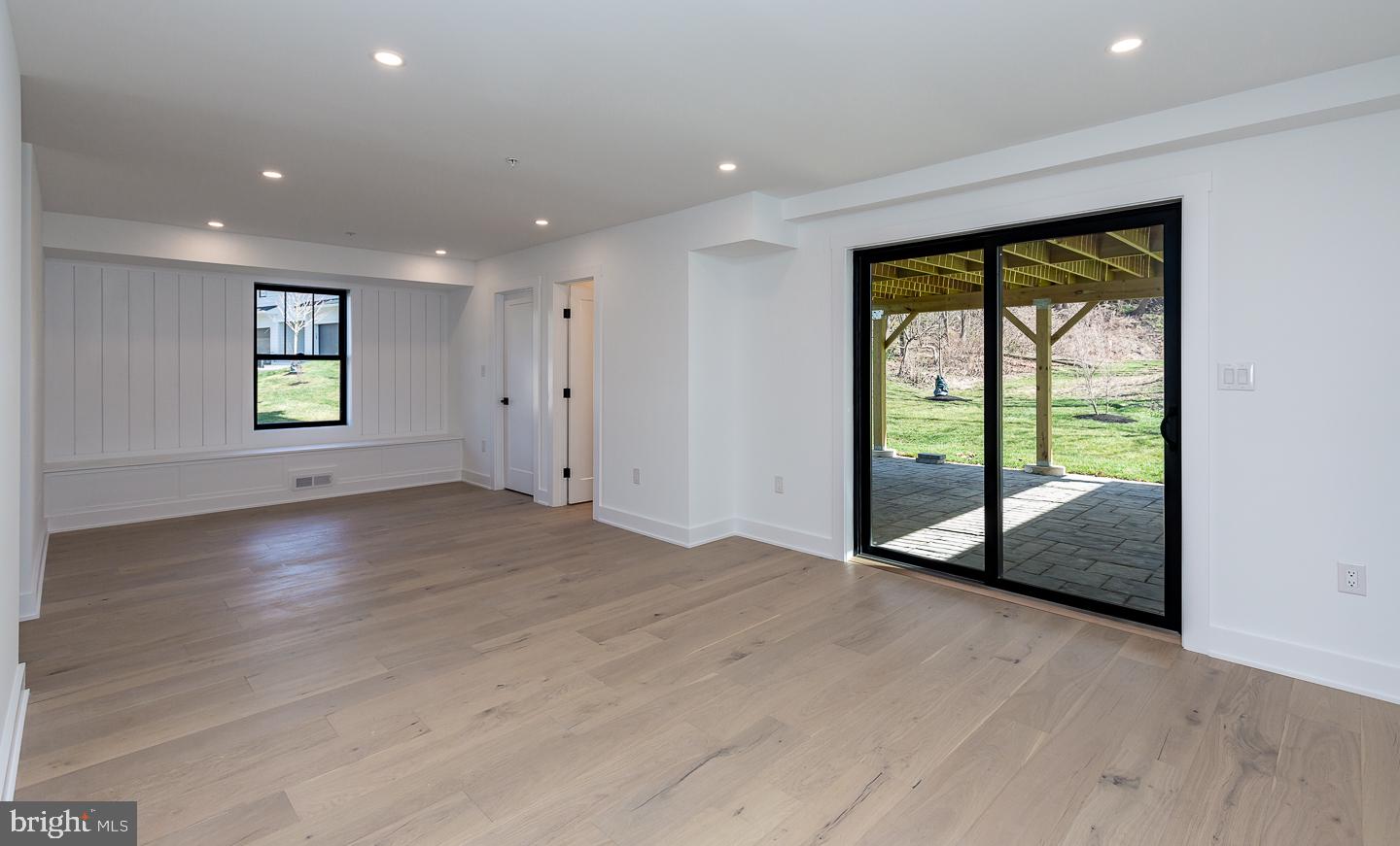 981 Henry Avenue Wayne, PA 19087 - Photo 5 of 32 Bright and airy open space awaits.