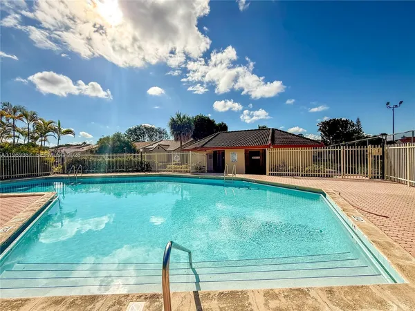 $3,250 | 14911 Southwest 88th Terrace, Unit 14911, Miami, FL 33196