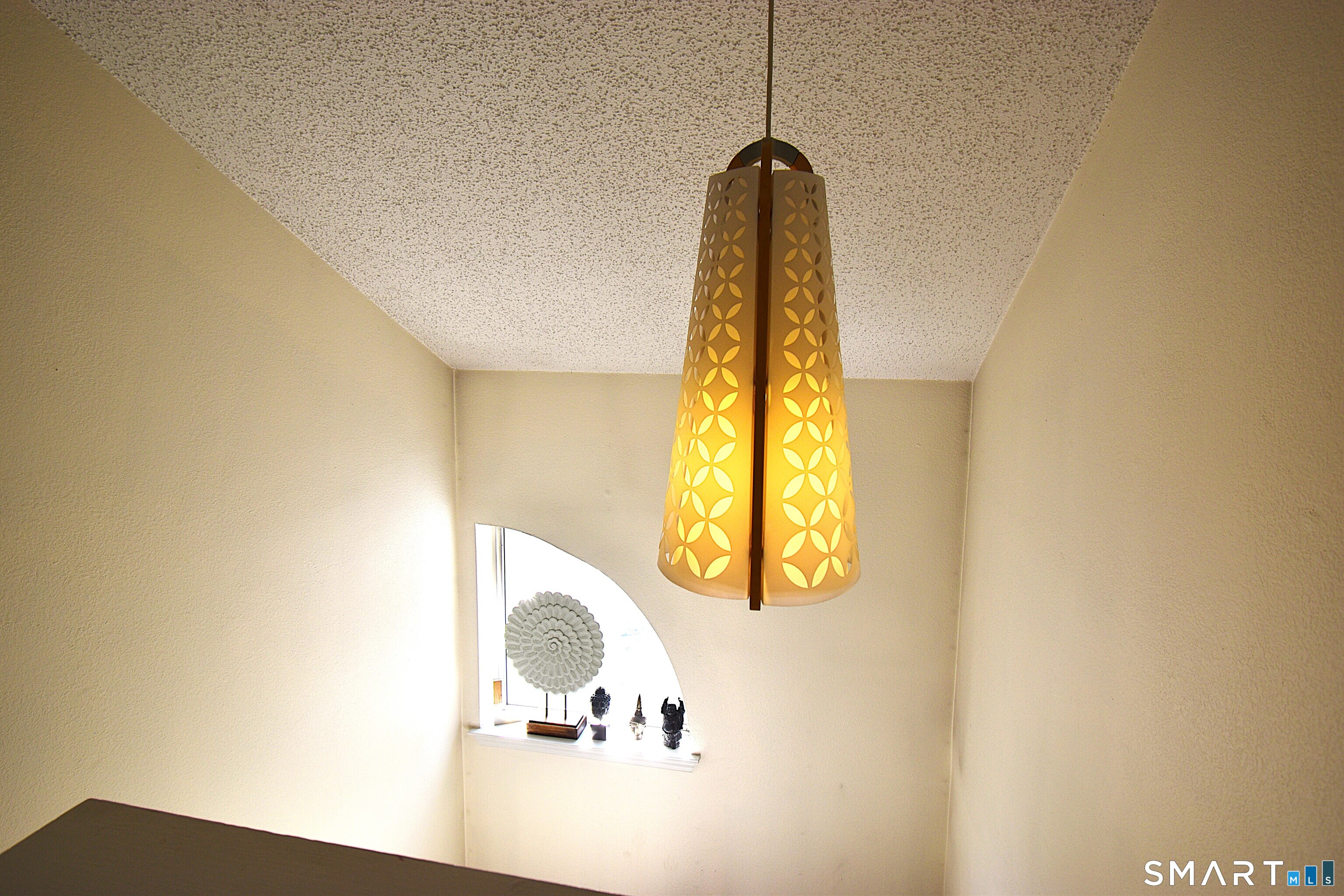 925 Oronoke Road, Unit 38A Waterbury, CT 06708 - Photo 25 of 29 a view of a hall with a window