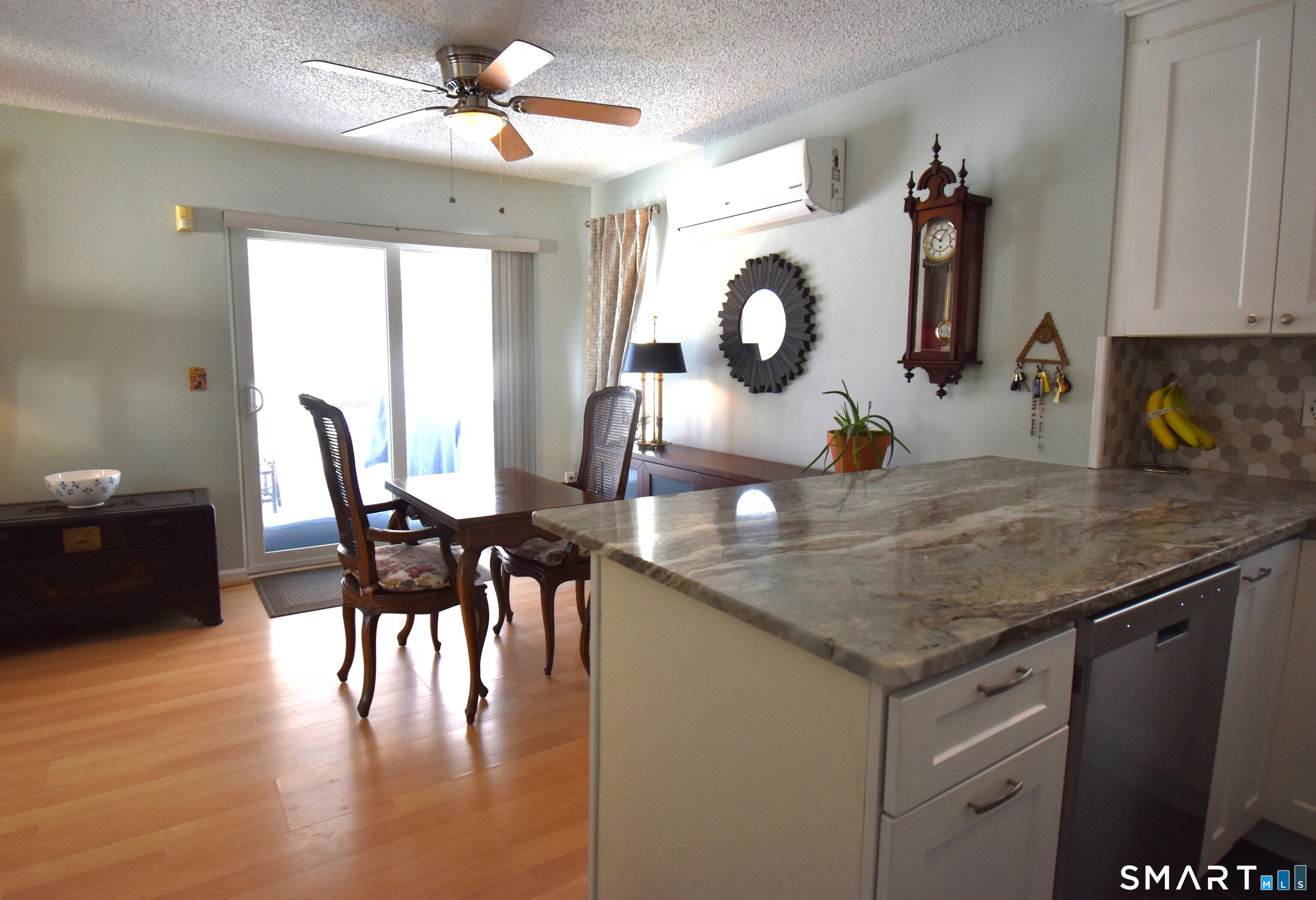925 Oronoke Road, Unit 38A Waterbury, CT 06708 - Photo 9 of 29 a kitchen with a table chairs and a stove