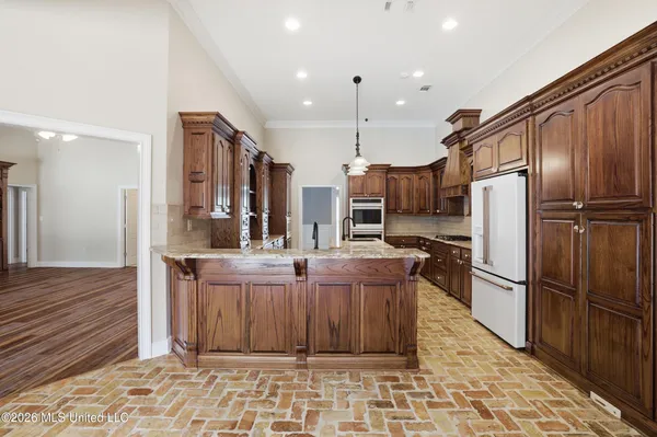 $819,900 | 28 West Lake Road, Hattiesburg, MS 39402