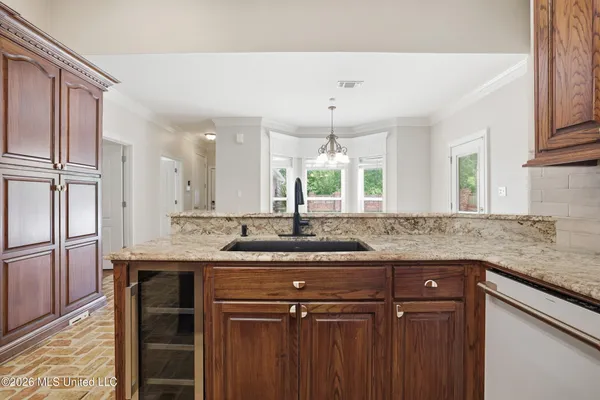 $819,900 | 28 West Lake Road, Hattiesburg, MS 39402