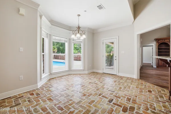 $819,900 | 28 West Lake Road, Hattiesburg, MS 39402