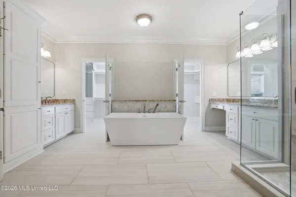 $819,900 | 28 West Lake Road, Hattiesburg, MS 39402