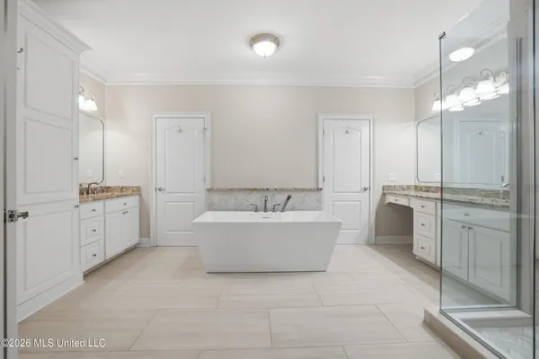 $819,900 | 28 West Lake Road, Hattiesburg, MS 39402