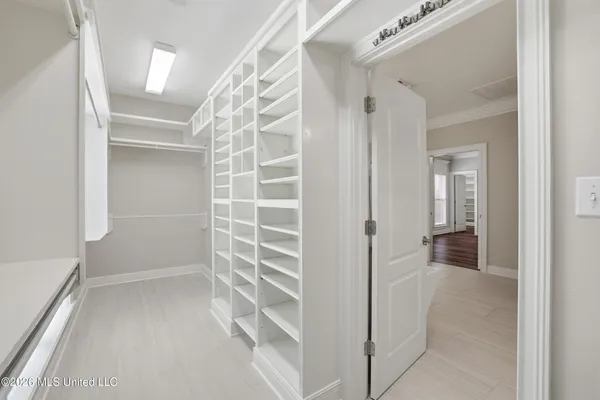 $819,900 | 28 West Lake Road, Hattiesburg, MS 39402