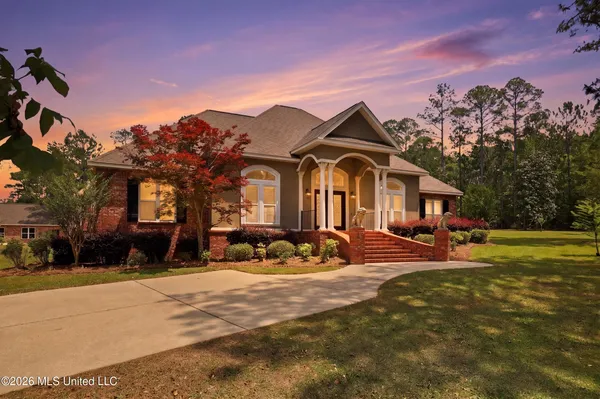 $819,900 | 28 West Lake Road, Hattiesburg, MS 39402