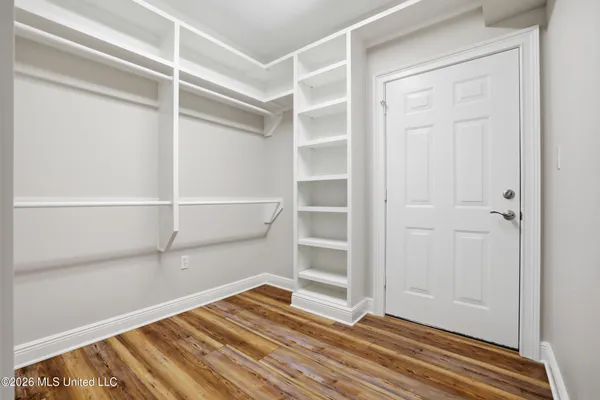 $819,900 | 28 West Lake Road, Hattiesburg, MS 39402