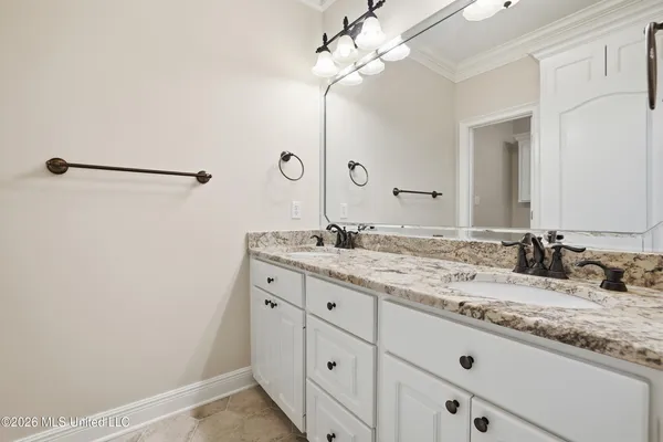$819,900 | 28 West Lake Road, Hattiesburg, MS 39402