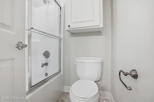 $819,900 | 28 West Lake Road, Hattiesburg, MS 39402