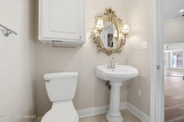 $819,900 | 28 West Lake Road, Hattiesburg, MS 39402