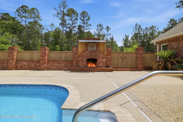 $819,900 | 28 West Lake Road, Hattiesburg, MS 39402