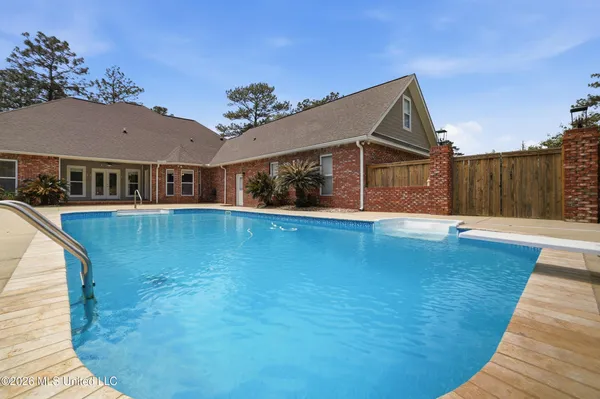$819,900 | 28 West Lake Road, Hattiesburg, MS 39402